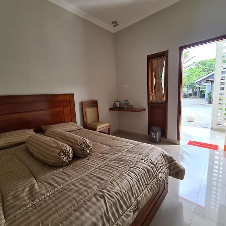 Hotel Kaliu Pacitan Bagian luar foto