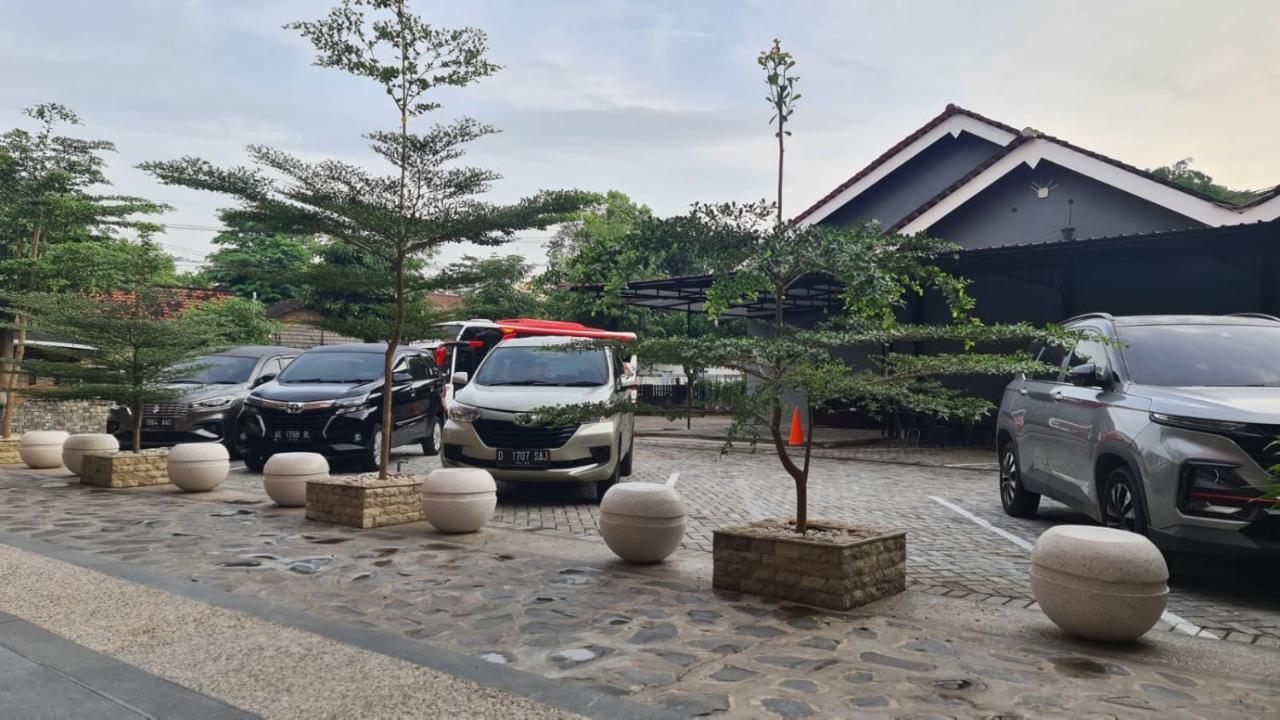 Hotel Kaliu Pacitan Bagian luar foto